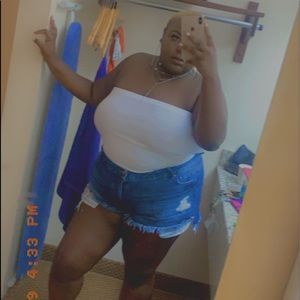 Meet your Posher, Tirra